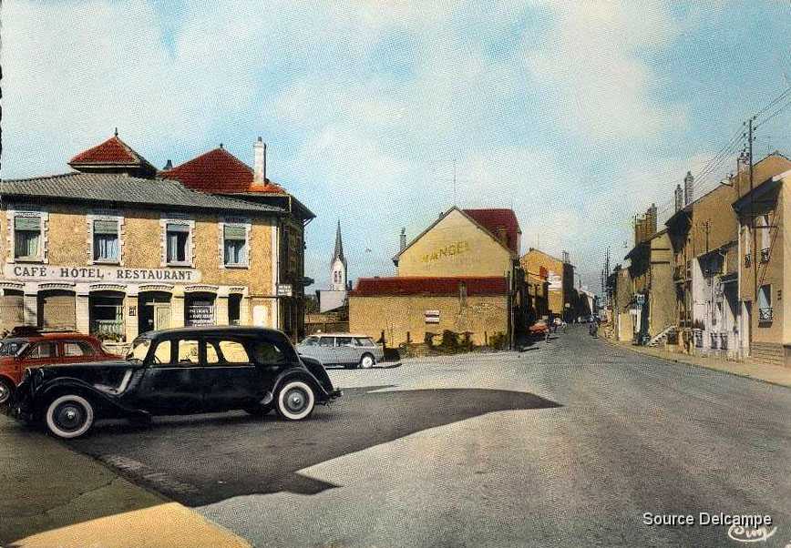 54 Neuves Maisons Place de la Gare.jpg